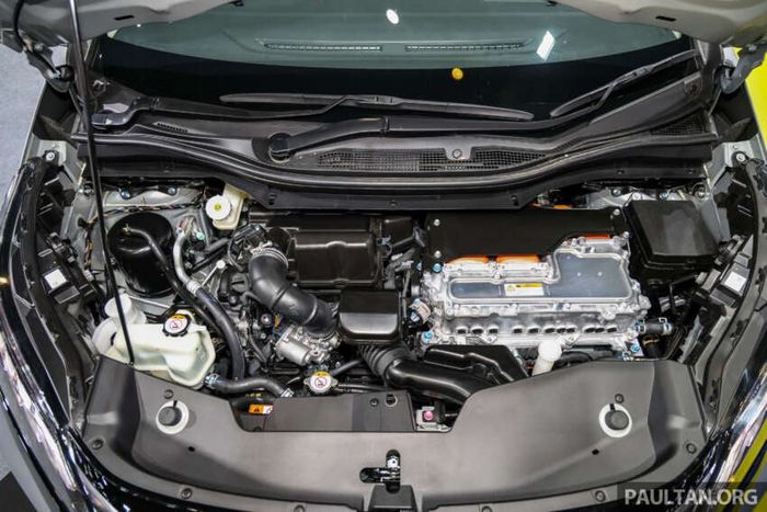Xpander HEV cung cấp 7 chế độ lái khác nhau, bao gồm chế độ EV thuần điện và tích hợp hệ thống kiểm soát vào cua chủ động Active Yaw Control, giúp tăng cường độ ổn định khi vận hành.