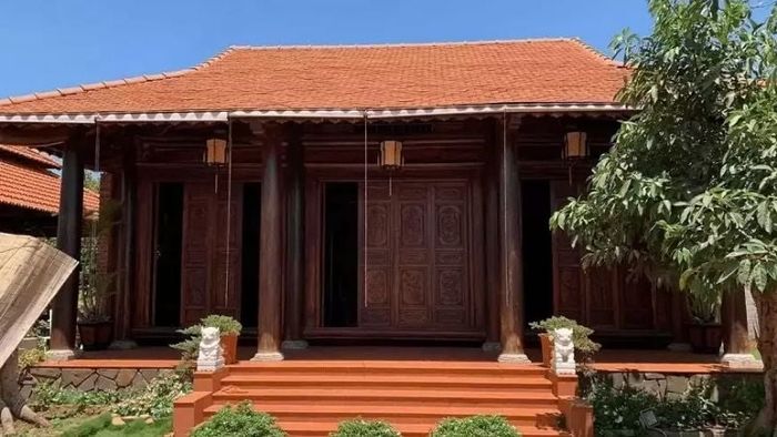 Nhà gỗ có khả năng cân bằng và điều hòa dòng chảy năng lượng trong không gian sống, tạo ra sự hài hòa và thu hút vượng khí.