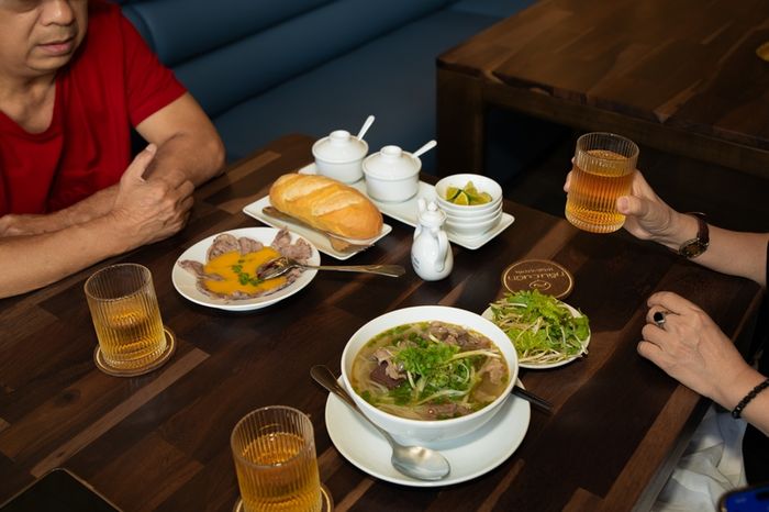 Ăn s&aacute;ng tại Nẫu Cuốn Quy Nhơn