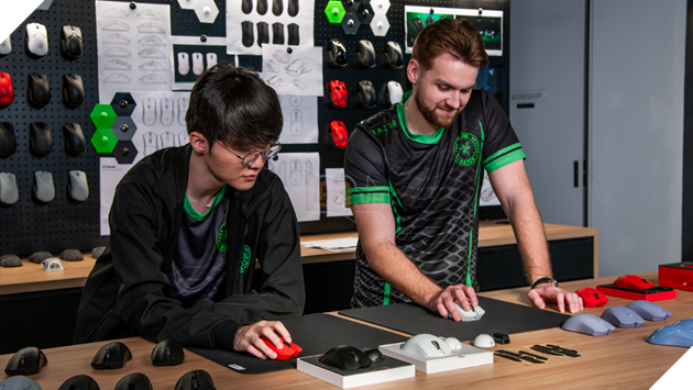 Razer tiếp tục thống trị thị trường Esports: Ra mắt chuột Viper V4 Pro siêu nhẹ 49g và tấm lót chuột Gigantus V2 Pro với khả năng tùy chỉnh sâu.