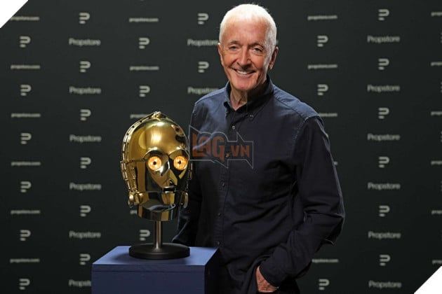 Chiếc đầu robot C-3PO trong Star Wars: The Empire Strikes Back đã được bán đấu giá với mức giá hơn 1 triệu USD.