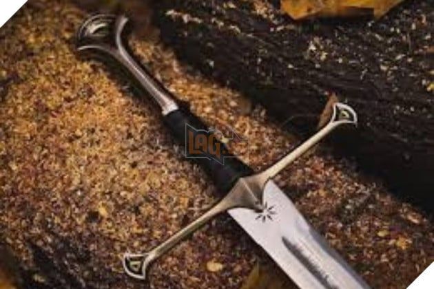 Hình ảnh của thanh kiếm Narsil.