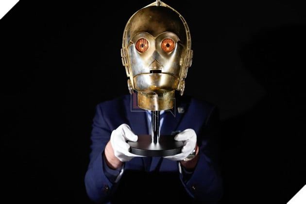 Hình ảnh của đầu robot C-3PO.