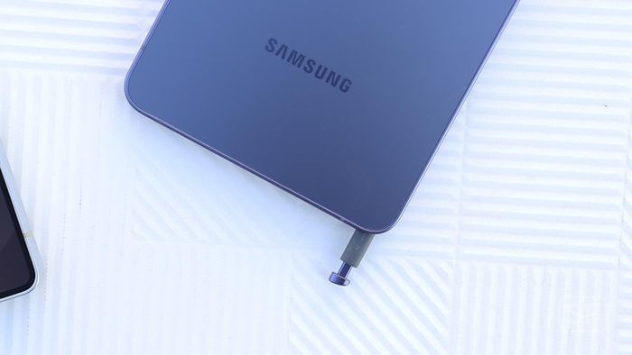 Samsung có vẻ đang xem xét khả năng loại bỏ bút S Pen khỏi dòng Galaxy S Ultra của mình.