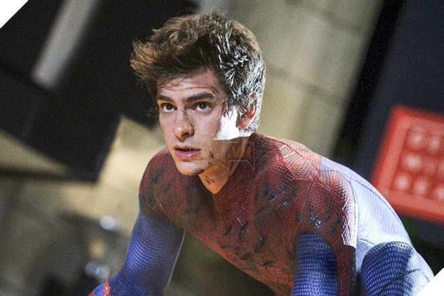 Chân dung diễn viên Andrew Garfield trong trang phục Spider-Man.