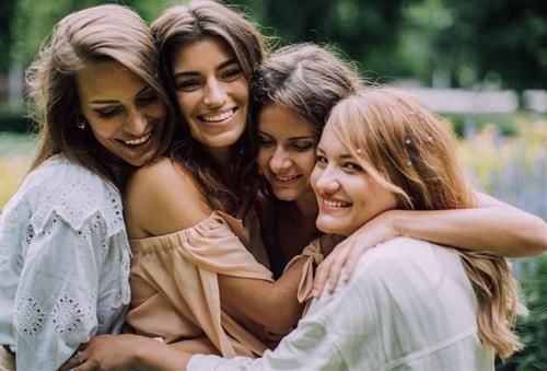 Khi nói về những người bạn độc hại