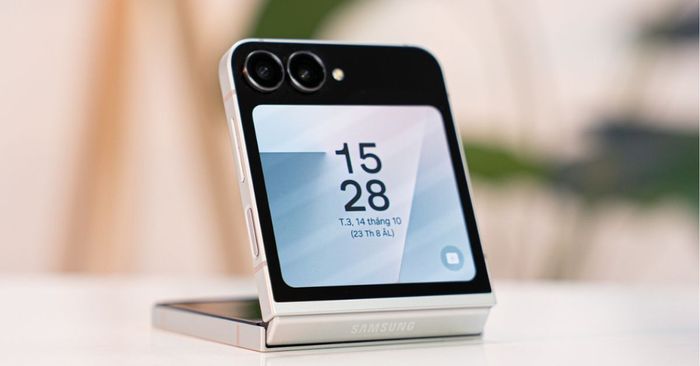 Galaxy Z Flip 8