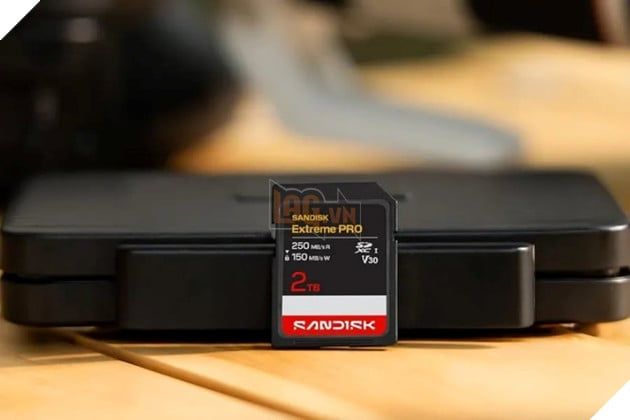 SanDisk mới đây đã ra mắt thẻ nhớ SD dung lượng 2TB với mức giá lên tới 2.000 USD, tiếp tục gây sự chú ý trong cộng đồng công nghệ.