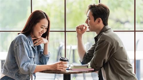 Chòm sao ưu tiên tình cảm hơn tiền bạc