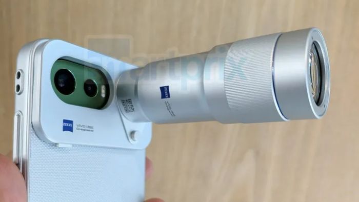 Phụ kiện này có chất lượng hoàn thiện cao cấp, kết nối từ tính vào cụm camera sau cực kỳ chắc chắn