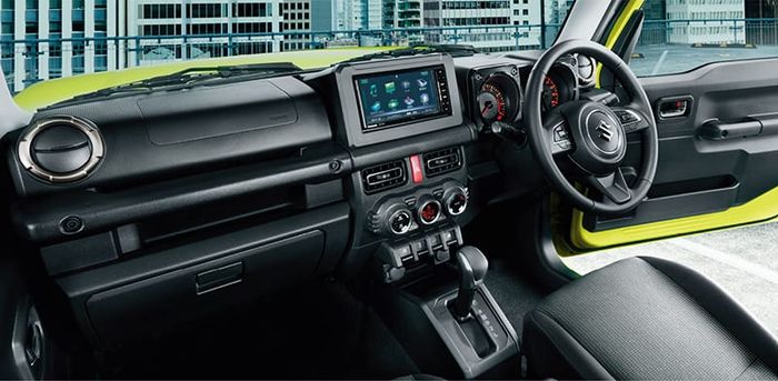 Suzuki_Jimny_Sierra_interior_002.jpg