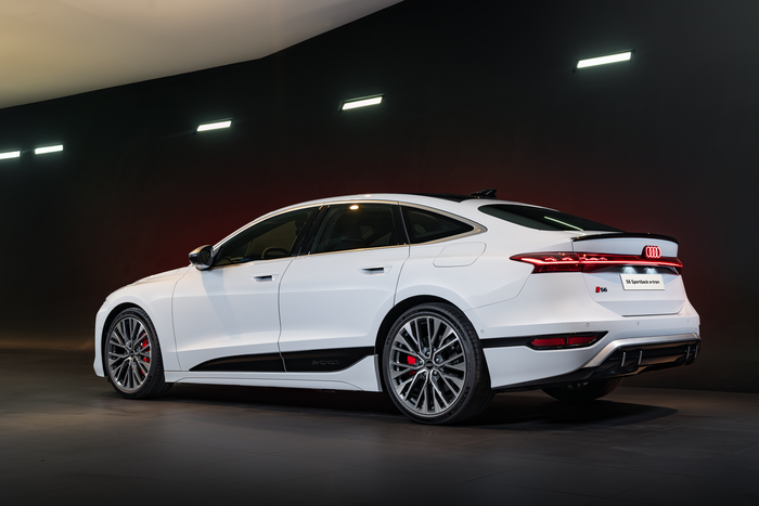 Audi S6 (1).png