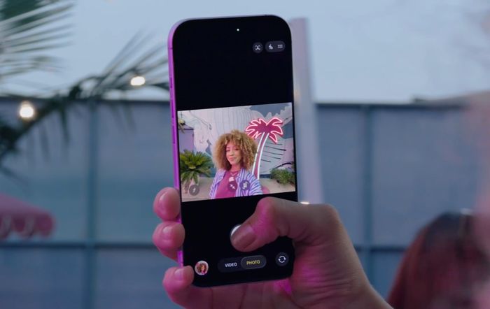 Apple được cho là sẽ tích hợp cảm biến camera selfie dạng vuông trên dòng iPhone 17
