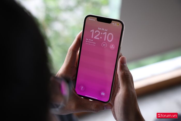 iPhone 13 sở hữu thiết kế notch được tinh chỉnh gọn hơn, tương tự iPhone 13 Pro Max.