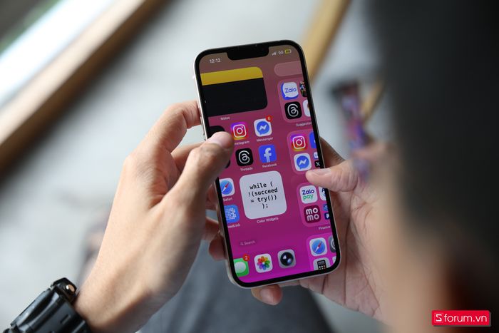 iPhone 13 được trang bị vi xử lý Apple A15 Bionic với CPU 6 lõi