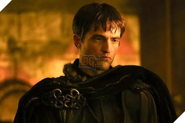 Hình ảnh nam diễn viên Robert Pattinson trong tạo hình nhân vật Antinous.