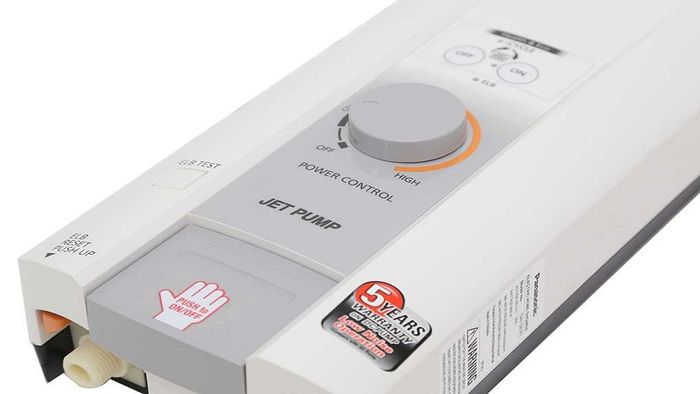 Máy nước nóng Panasonic không chỉ giúp tiết kiệm năng lượng mà còn giảm thiểu chi phí sử dụng nhờ vào công nghệ tiên tiến như Inverter, đảm bảo hiệu suất tối ưu và tiết kiệm năng lượng hiệu quả cho người dùng.