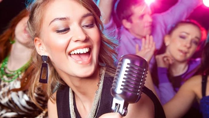 hat-karaoke-2