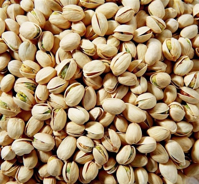 Mặc dù cần bóc vỏ khá công phu, nhưng vị ngọt ngào và đặc sắc của Hạt Dẻ Cười sẽ khiến bạn mê mẩn, không thể chối từ.