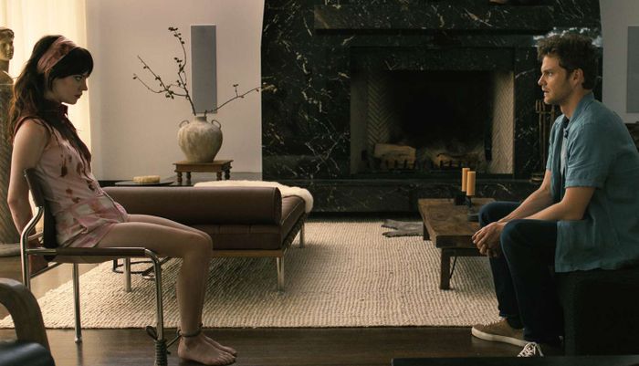 Kẻ Đồng Hành hấp dẫn nhờ sự kết hợp tinh tế giữa nhiều thể loại điện ảnh.