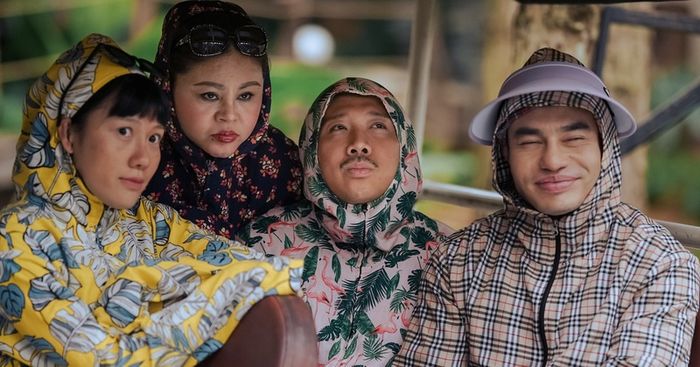 Bộ Tứ Báo Thủ cũng tập trung vào chủ đề tình yêu và gia đình
