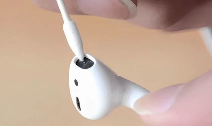 Chi tiết cách vệ sinh tai nghe Earbuds