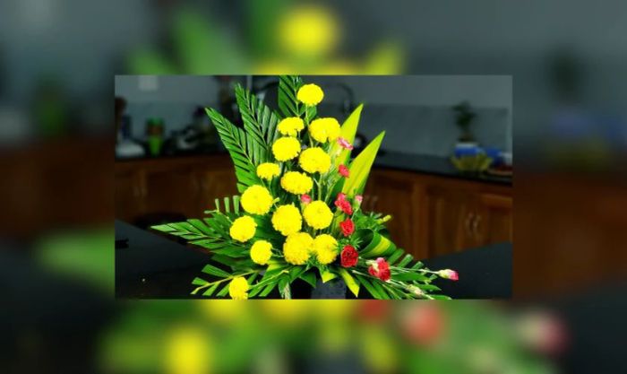 Cách cắm hoa vạn thọ ngày Tết theo hình chữ T ngược