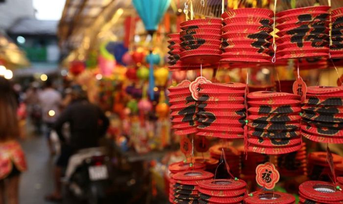 Lồng đèn Trung Thu sắc đỏ rực rỡ