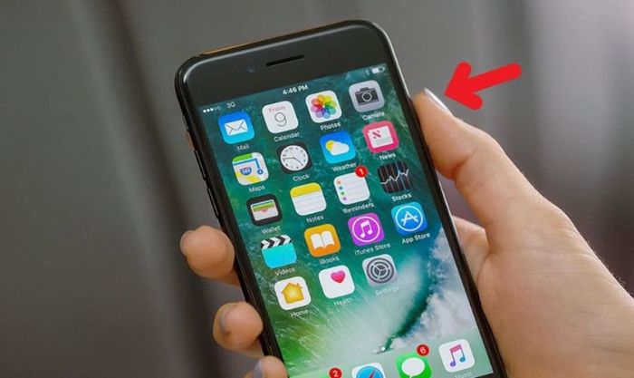 Cách khởi động lại điện thoại iPhone 8 trở về trước