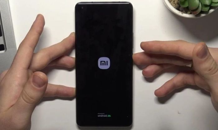 Khởi động lại điện thoại sau khi nhân bản ứng dụng trên Xiaomi