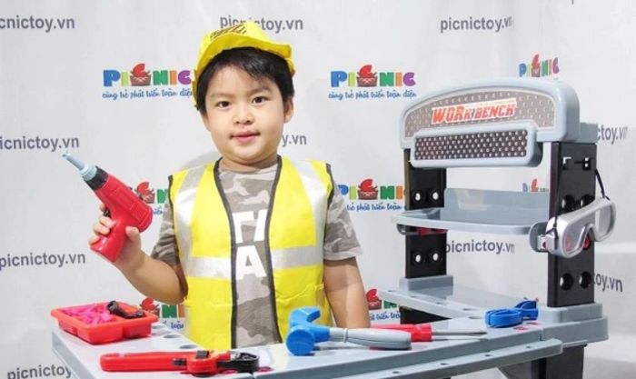 10 món quà Tết dành cho bé trai mạnh mẽ, cá tính