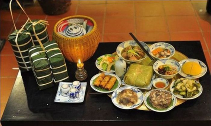 Mâm cúng chay hay mặn tùy thuộc vào gia đình nhưng cần phải tươm tất, chỉn chu.