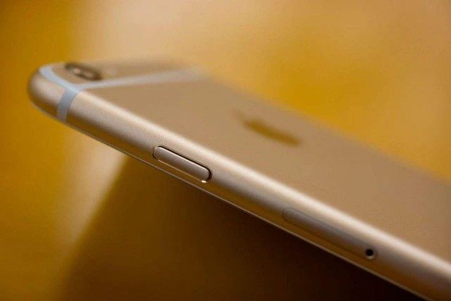 Nút nguồn của iPhone thường bị lún chủ yếu do tác động vật lý và thói quen sử dụng của người dùng.