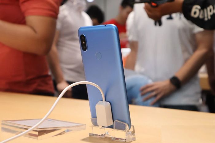 Hiện tượng điện thoại Xiaomi nóng khi sạc có phải là lỗi không?