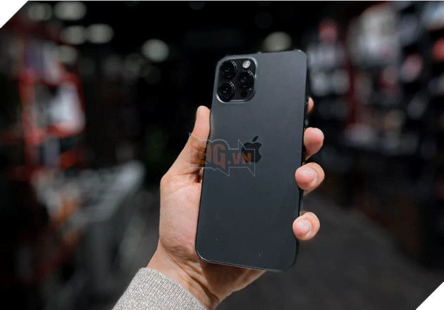 iPhone 14 Pro Max là điện thoại hàng đầu về doanh số bán trong nửa đầu năm 2023.