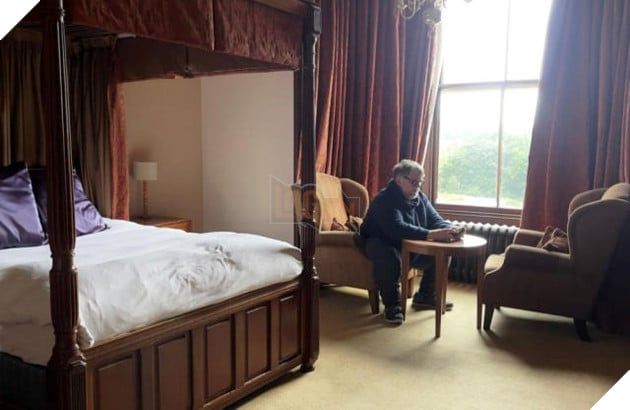 Guillermo del Toro và Đam Mê Sống Trong Những Căn Phòng Ma Ám Ở Khách Sạn