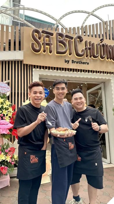 Quán ăn của bộ ba streamer đình đám đã bị cháy, PewPew ngay lập tức lên tiếng trấn an mọi người