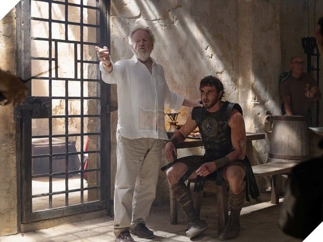 Ridley Scott giải thích lý do đằng sau sự lập dị của các nhân vật hoàng đế trong Gladiator 3.