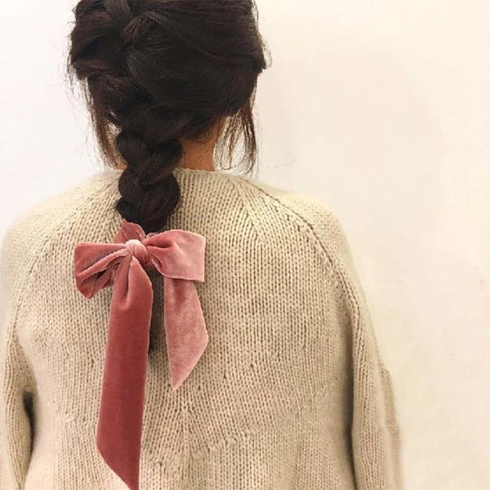 model wearing the pink velvet hair bow