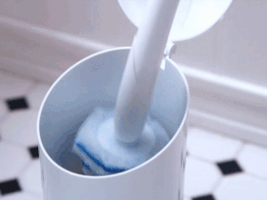 A gif demonstrating the toilet brush with a detachable and disposable head for easy cleaning.