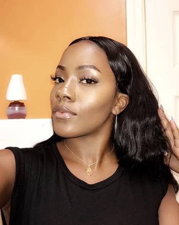 Reviewer applying the highlighter for a glowing finish.