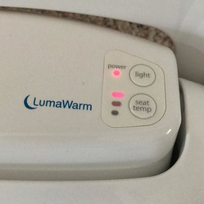 A close-up of the seat’s temperature settings.