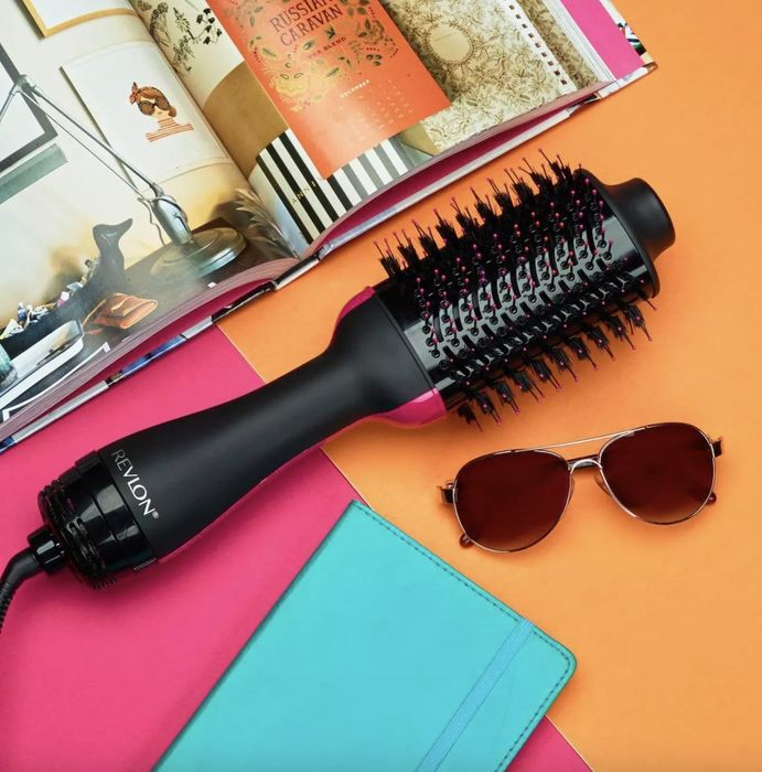 A hair styling tool for straightening and adding volume