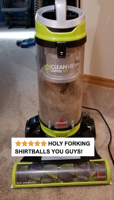 The vacuum packed with pet hair and dust, accompanied by a five-star review and feedback text.