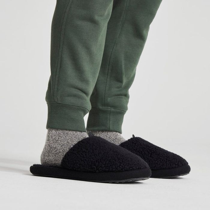 Slippers in black