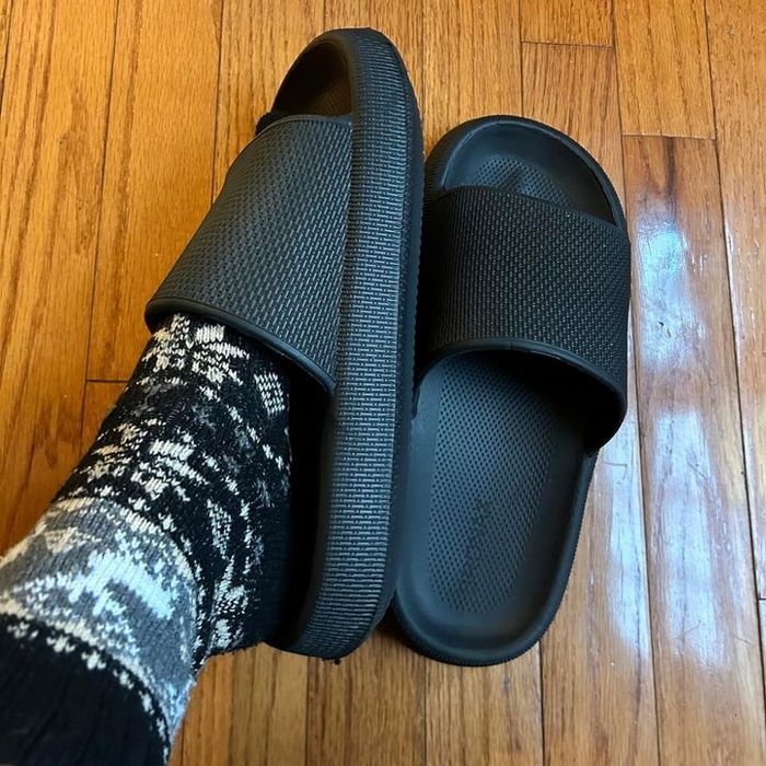 A reviewer wearing the slides