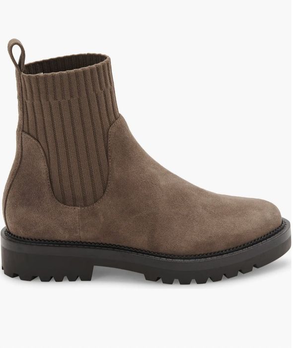 Ankle-high suede boots with ribbed elastic side panels and a durable rubber sole, ideal for casual outfits