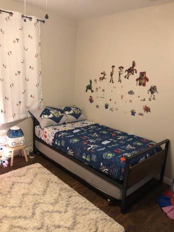 reviewer image showing twin daybed with kids' sheets