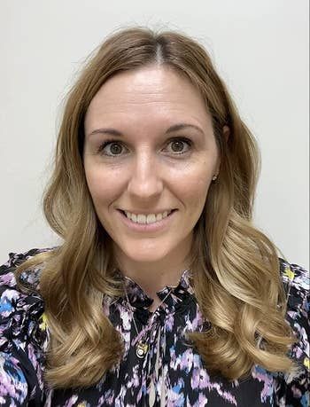 The same reviewer showcasing beautifully curled hair