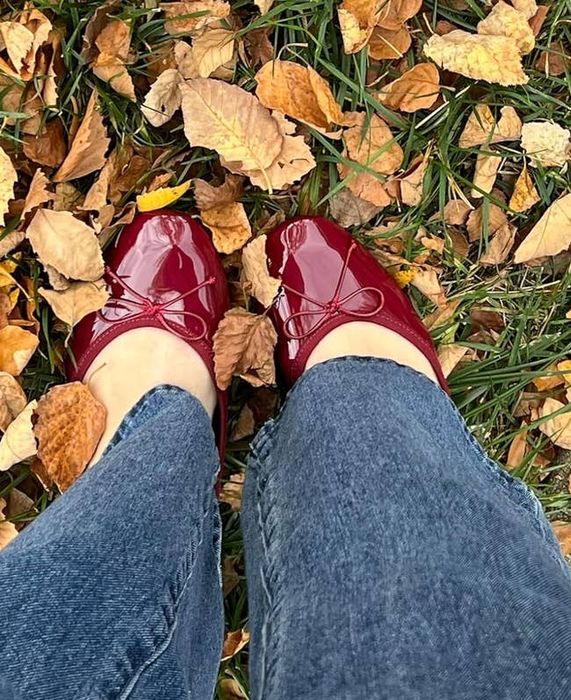 A reviewer shares their experience wearing burgundy shoes.